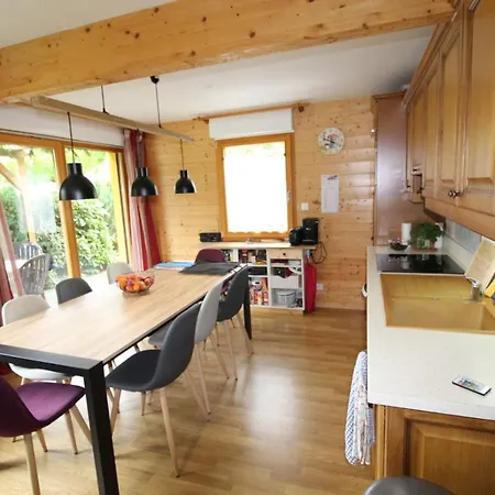 Avec Mezzanine 4 Etoiles, Saint Mamet, Jusqu'a 10 Couchages, Proche Du De Des Commerces Et Des Pistes De Dans Un Quartier Calme