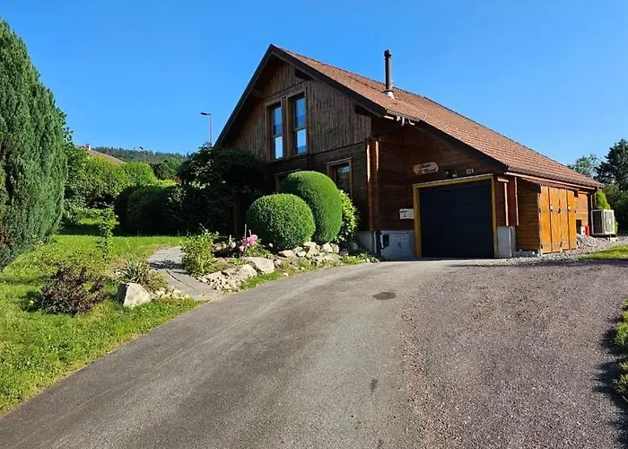 Avec Mezzanine 4 Etoiles, Saint Mamet, Jusqu'a 10 Couchages, Proche Du De Des Commerces Et Des Pistes De Dans Un Quartier Calme