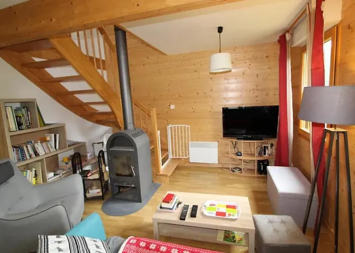 Avec Mezzanine 4 Etoiles, Saint Mamet, Jusqu'a 10 Couchages, Proche Du De Des Commerces Et Des Pistes De Dans Un Quartier Calme Vila